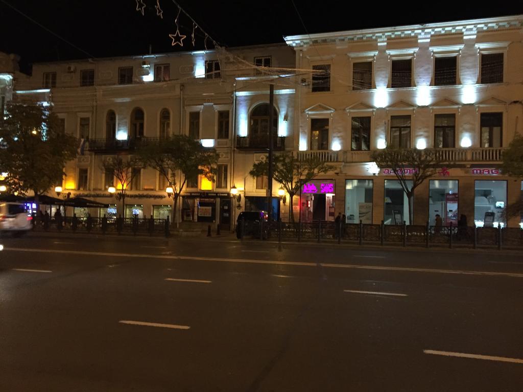 Apartment On Rustaveli Avenue تبليسي الغرفة الصورة